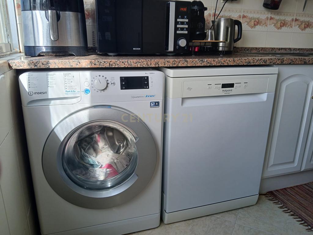 Apartamento T3 em Amadora com Varanda e Vista para a Cidade - Image 18