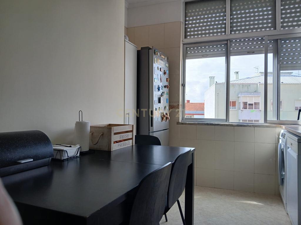 Apartamento T3 em Amadora com Varanda e Vista para a Cidade - Image 20