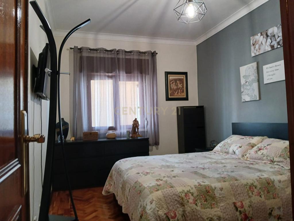 Apartamento T3 em Amadora com Varanda e Vista para a Cidade - Image 25