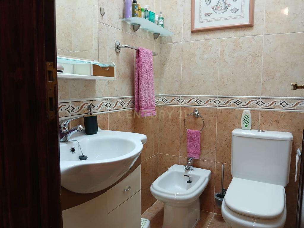 Apartamento T3 em Amadora com Varanda e Vista para a Cidade - Image 10