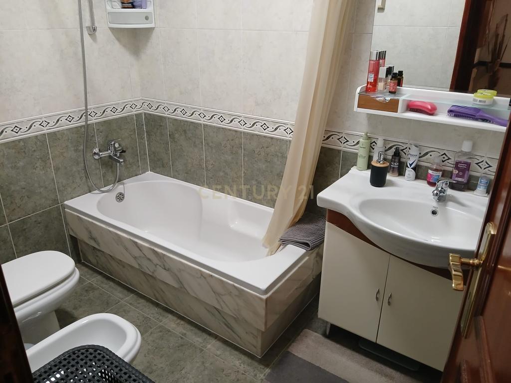 Apartamento T3 em Amadora com Varanda e Vista para a Cidade - Image 24