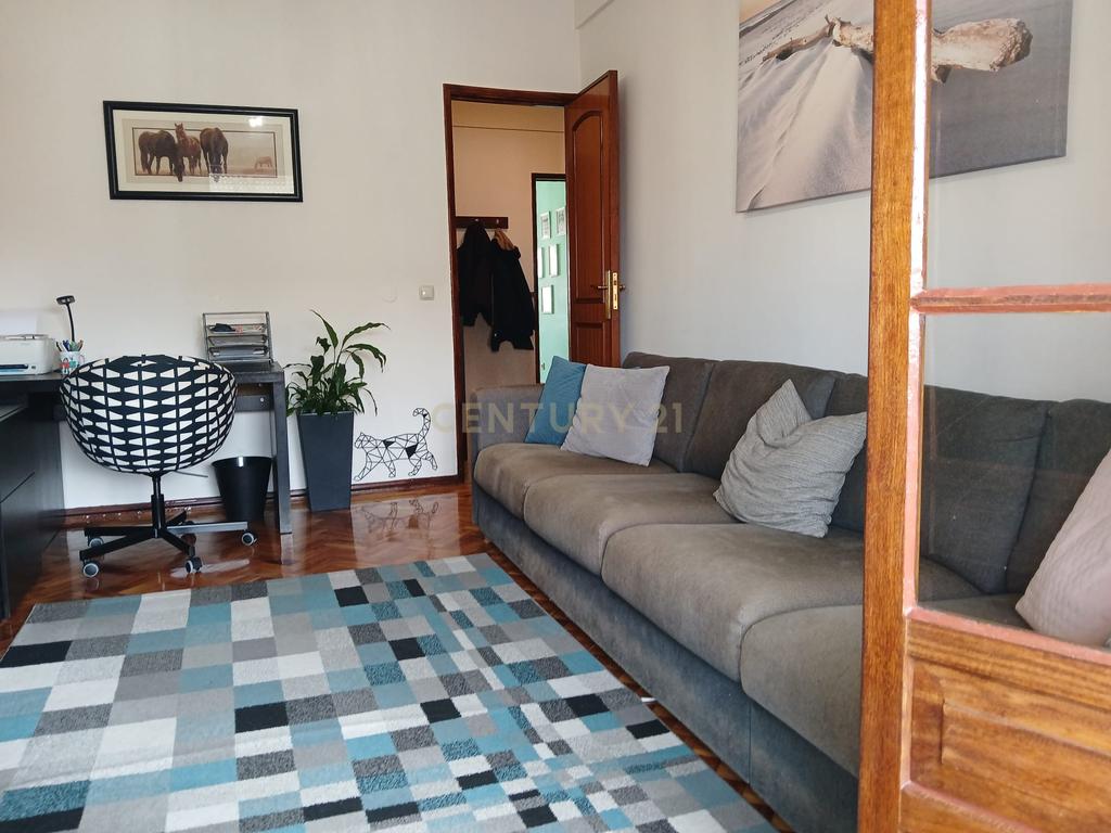 Apartamento T3 em Amadora com Varanda e Vista para a Cidade - Image 12