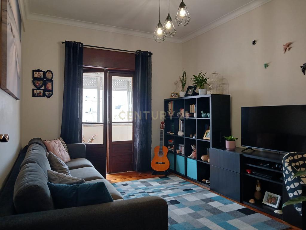 Apartamento T3 em Amadora com Varanda e Vista para a Cidade - Image 11