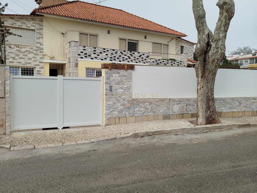 Apartamento (andar de moradia)T4 na Quinta da Alagoa em Carcavelos com Jardim e Piscina Comum - Image 1