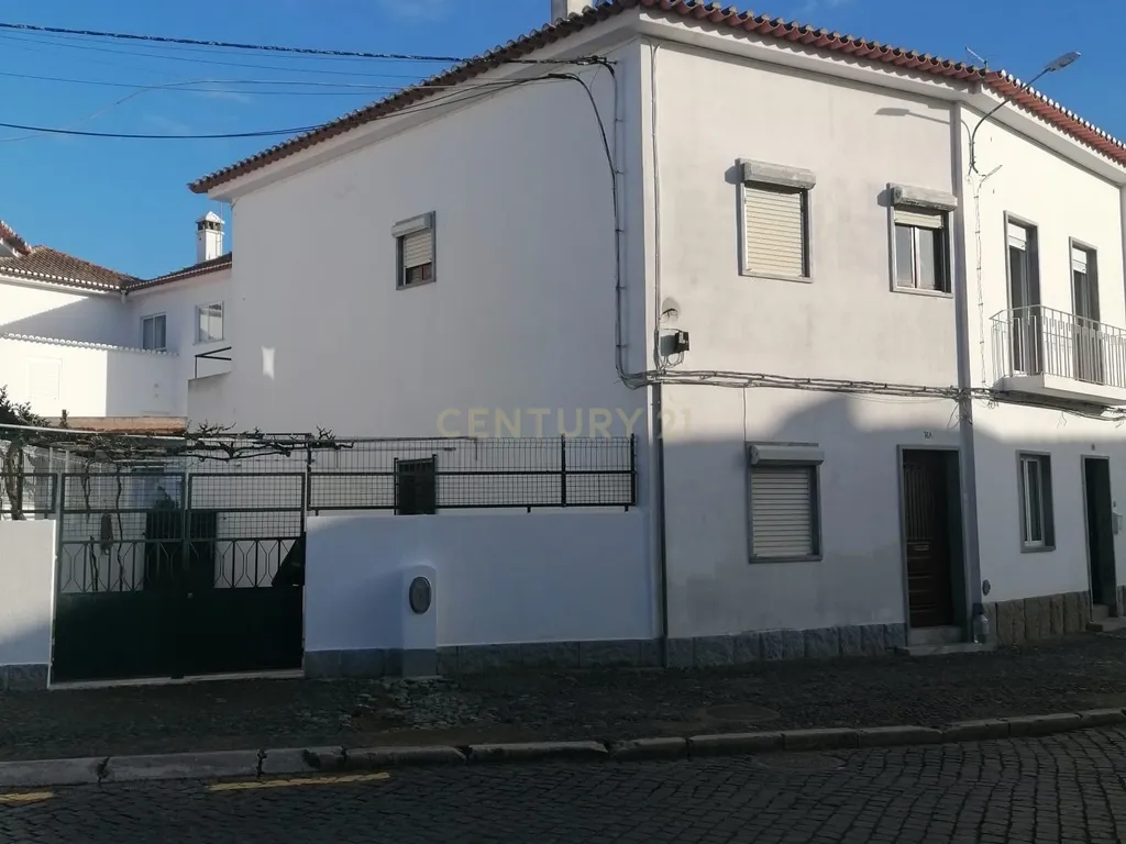 Moradia independente , T2, com Pátio e Varanda em Beja - Oportunidade Única! - Image 1