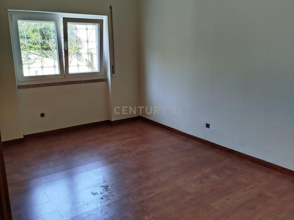Apartamento (andar de moradia)T4 na Quinta da Alagoa em Carcavelos com Jardim e Piscina Comum - Image 28