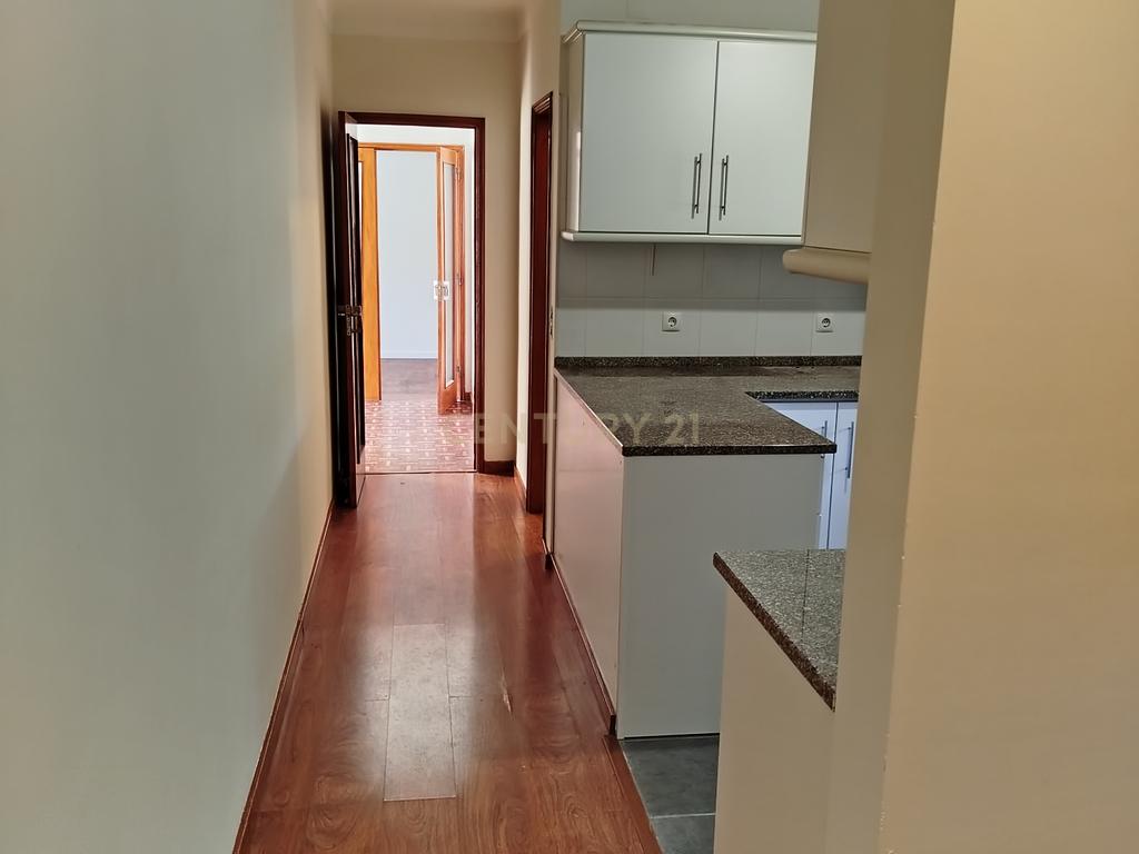 Apartamento (andar de moradia)T4 na Quinta da Alagoa em Carcavelos com Jardim e Piscina Comum - Image 12