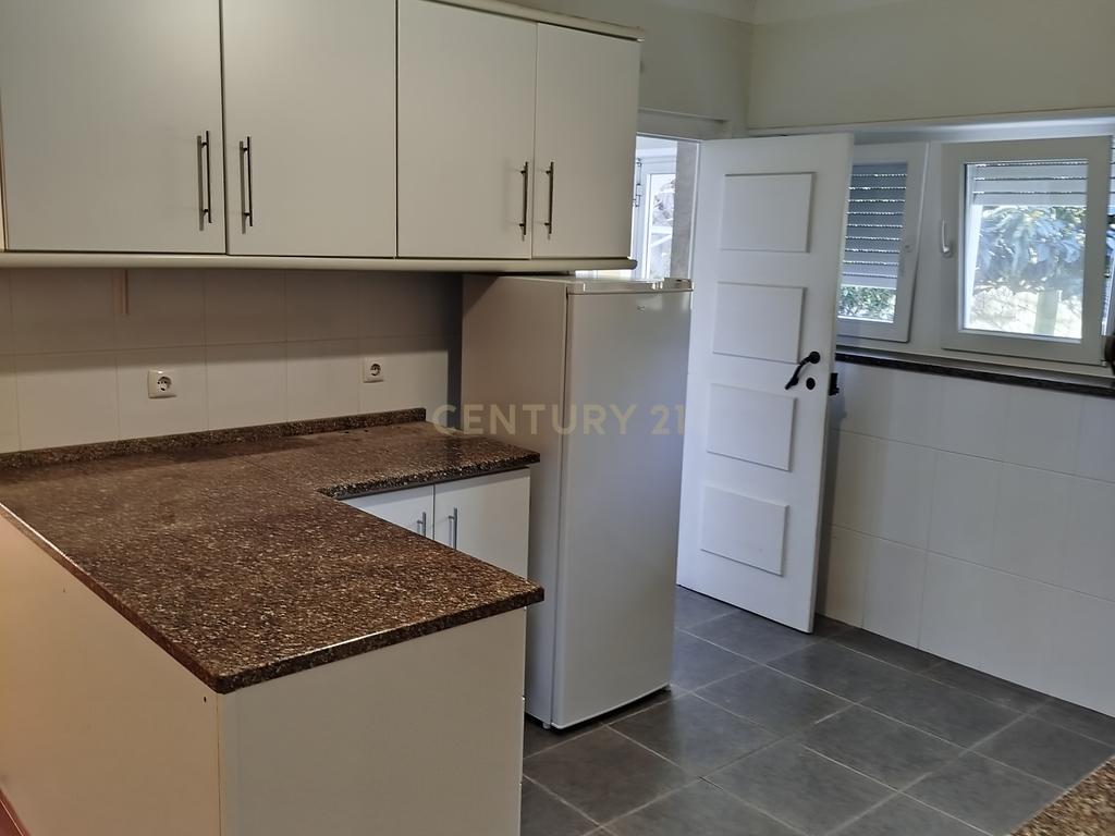 Apartamento (andar de moradia)T4 na Quinta da Alagoa em Carcavelos com Jardim e Piscina Comum - Image 16