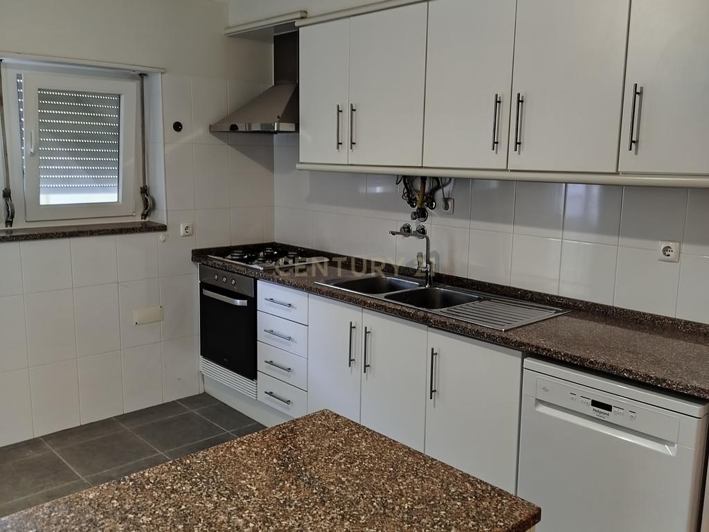 Apartamento (andar de moradia)T4 na Quinta da Alagoa em Carcavelos com Jardim e Piscina Comum - Image 14