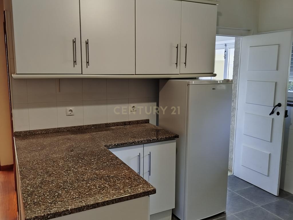 Apartamento (andar de moradia)T4 na Quinta da Alagoa em Carcavelos com Jardim e Piscina Comum - Image 15