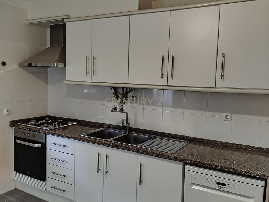 Apartamento (andar de moradia)T4 na Quinta da Alagoa em Carcavelos com Jardim e Piscina Comum - Image 17