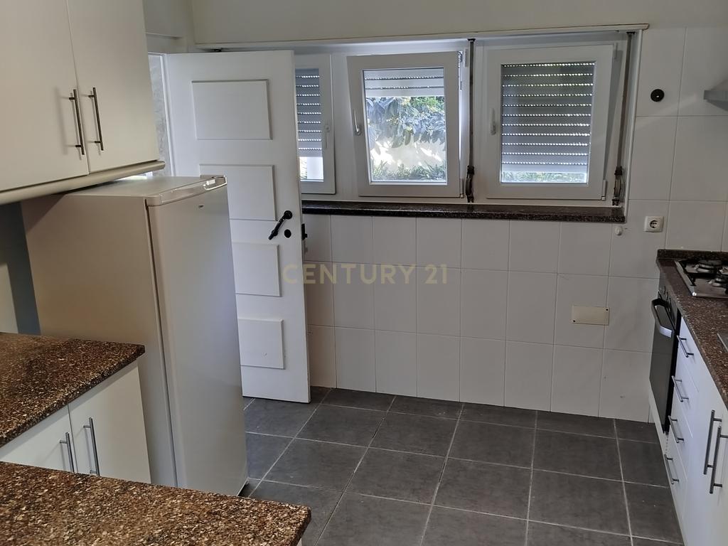 Apartamento (andar de moradia)T4 na Quinta da Alagoa em Carcavelos com Jardim e Piscina Comum - Image 13