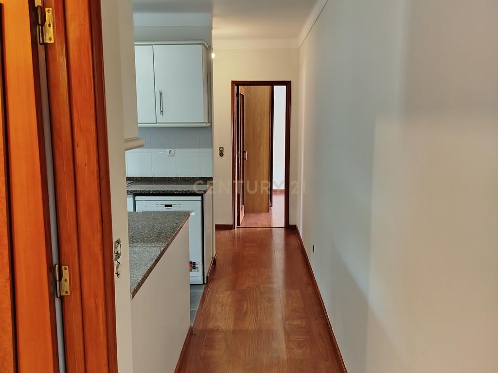 Apartamento (andar de moradia)T4 na Quinta da Alagoa em Carcavelos com Jardim e Piscina Comum - Image 11