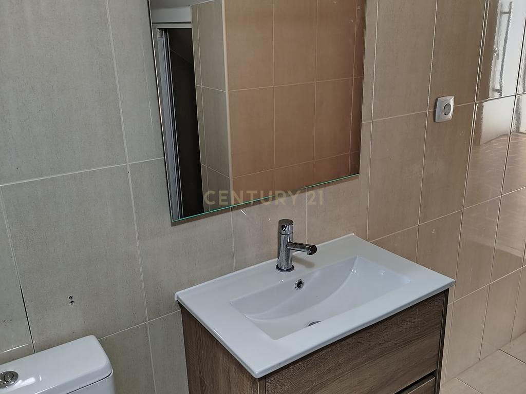 Apartamento (andar de moradia)T4 na Quinta da Alagoa em Carcavelos com Jardim e Piscina Comum - Image 9