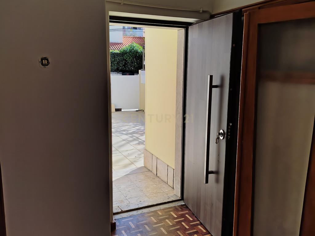Apartamento (andar de moradia)T4 na Quinta da Alagoa em Carcavelos com Jardim e Piscina Comum - Image 3