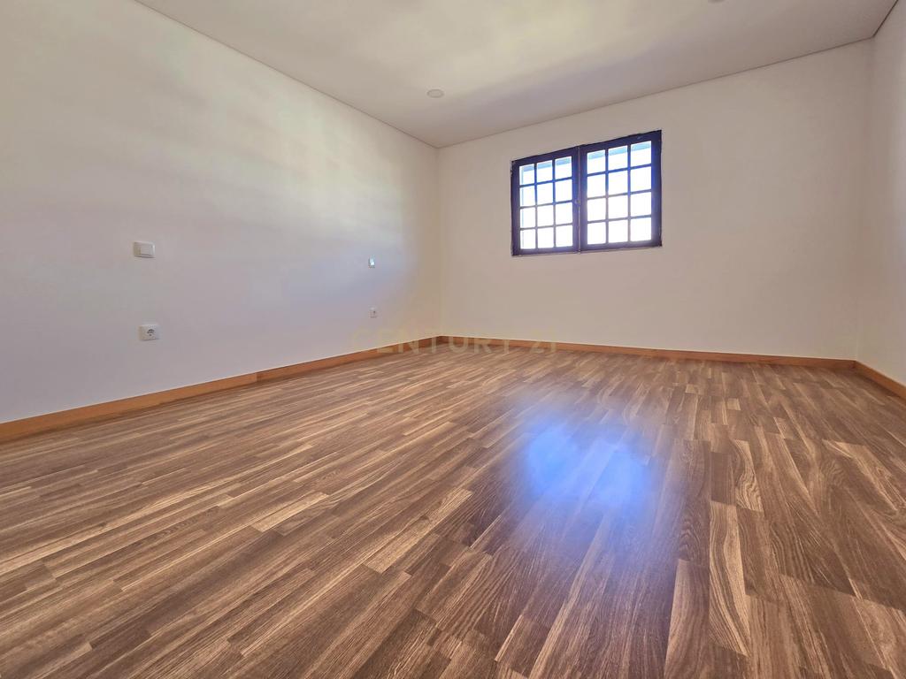 Andar Moradia T4 Remodelado - Image 7