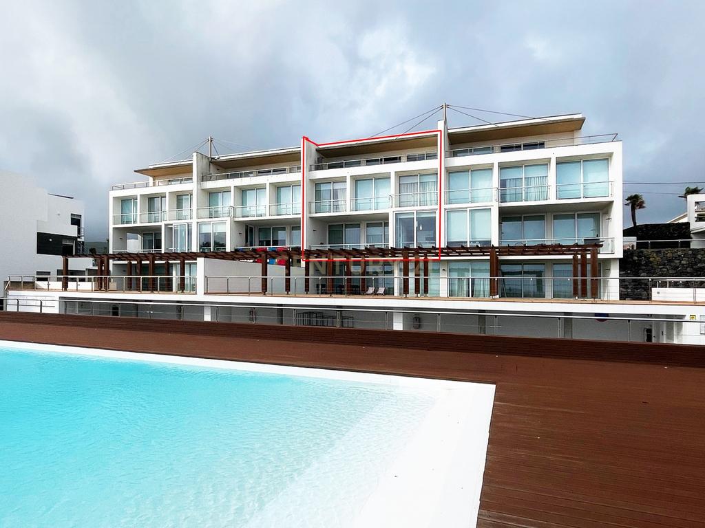 Apartamento T4 triplex com vista mar na Praia da Vitória - Image 1