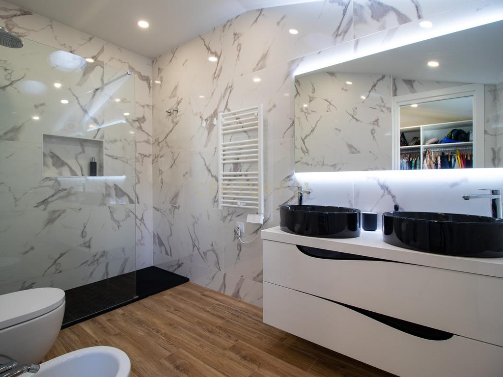 Vivendo o Sonho: Luxuosa Moradia T5 em Albarraque com Espaço de Lazer para Crianças - Image 50