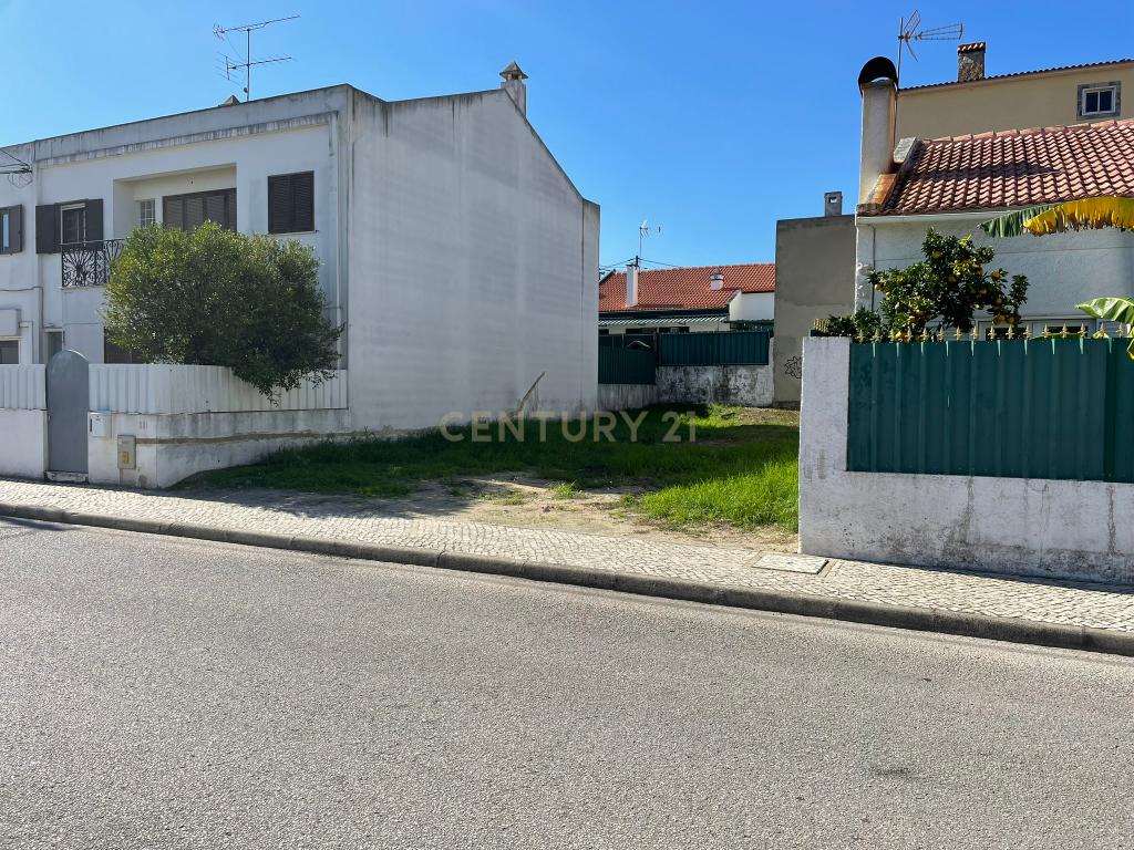 Lote de terreno para construção de moradia geminada - Image 2
