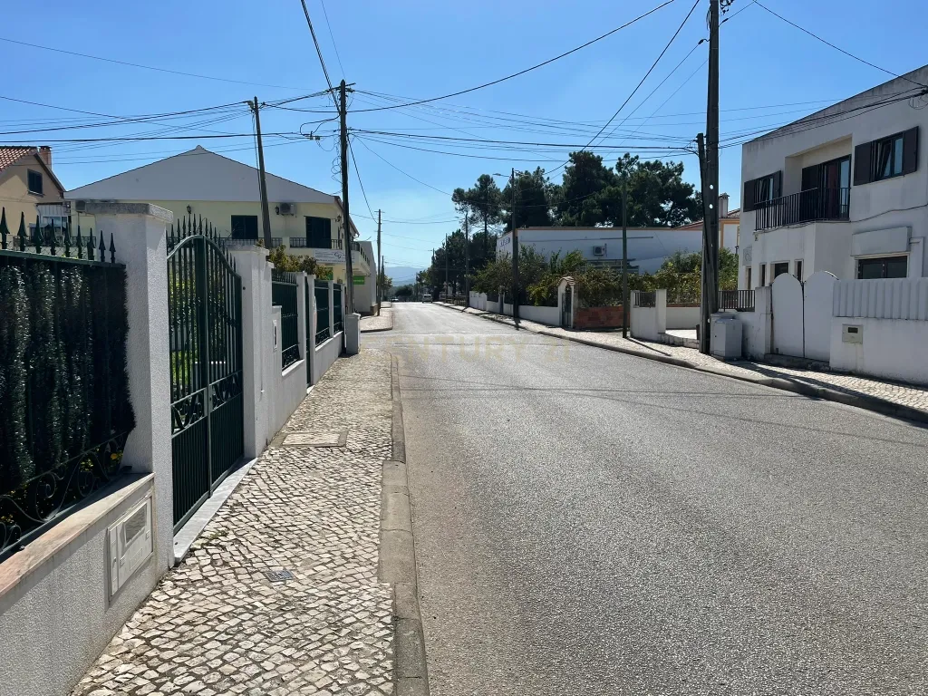 Lote de terreno para construção de moradia geminada - Image 3