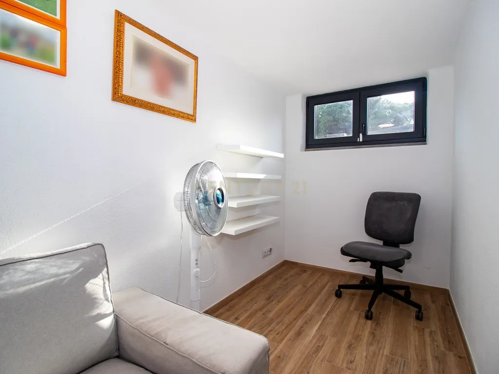 Vivendo o Sonho: Luxuosa Moradia T5 em Albarraque com Espaço de Lazer para Crianças - Image 56