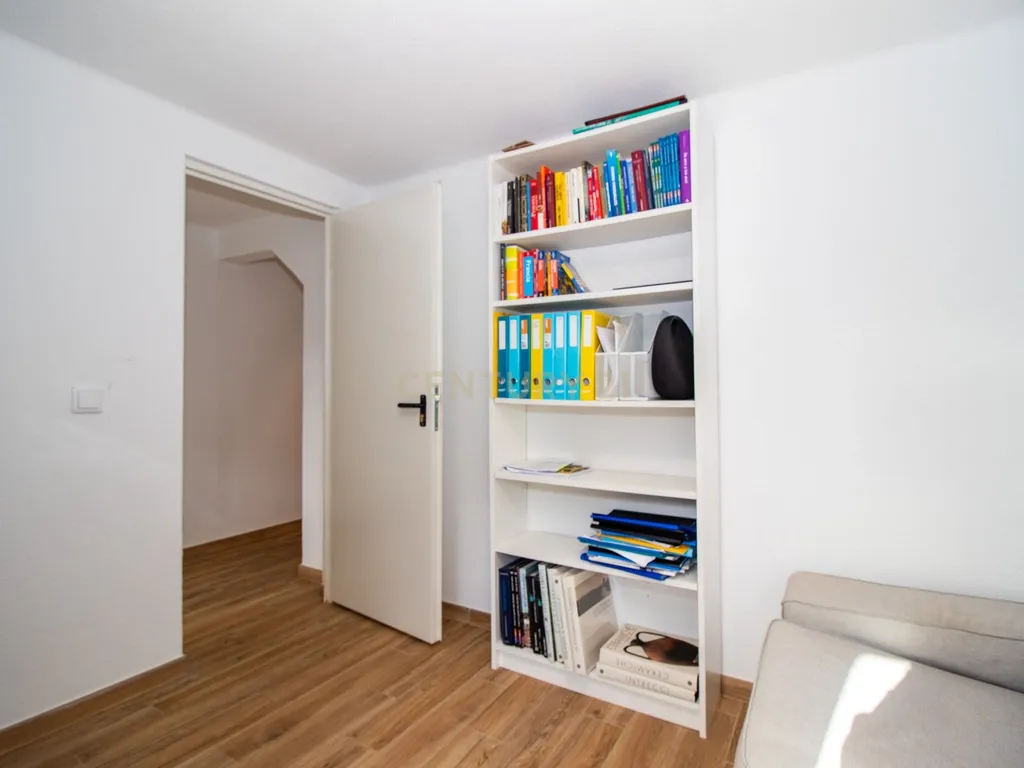 Vivendo o Sonho: Luxuosa Moradia T5 em Albarraque com Espaço de Lazer para Crianças - Image 57