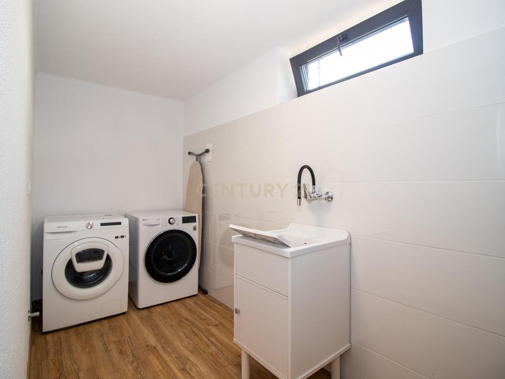 Vivendo o Sonho: Luxuosa Moradia T5 em Albarraque com Espaço de Lazer para Crianças - Image 58