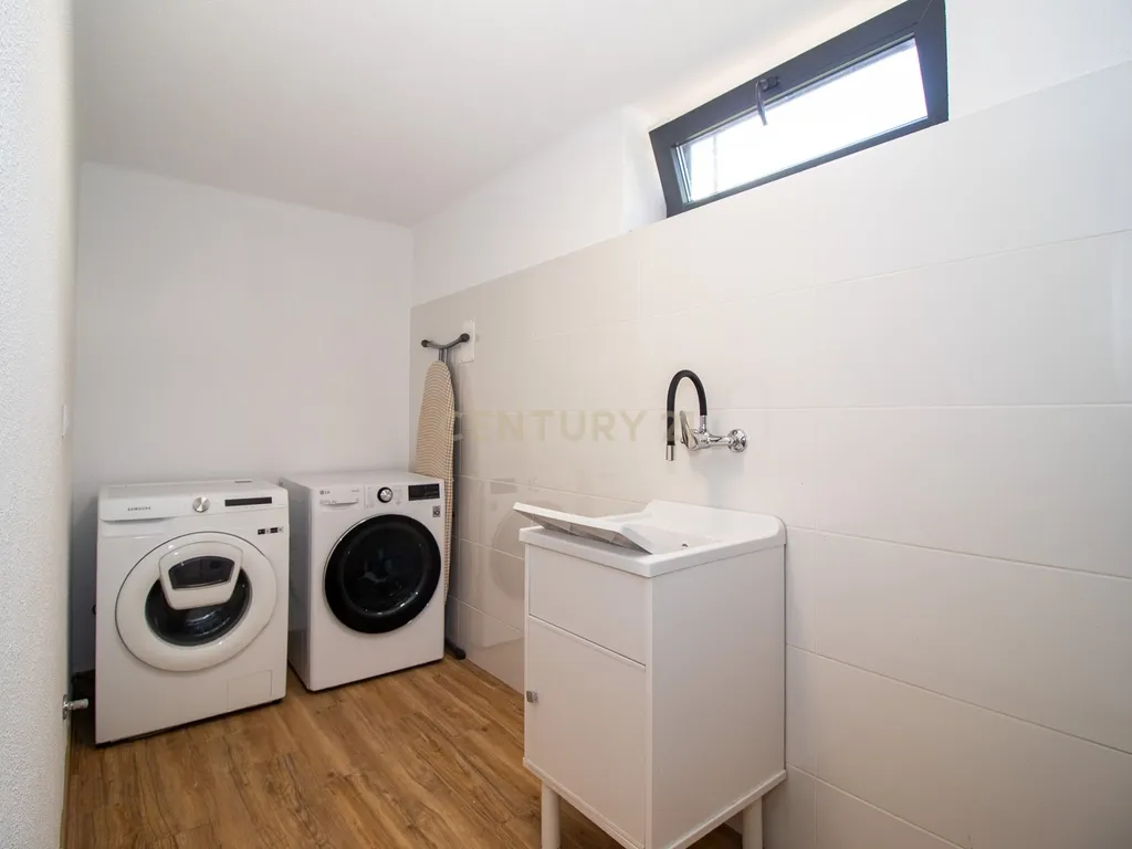 Vivendo o Sonho: Luxuosa Moradia T5 em Albarraque com Espaço de Lazer para Crianças - Image 58