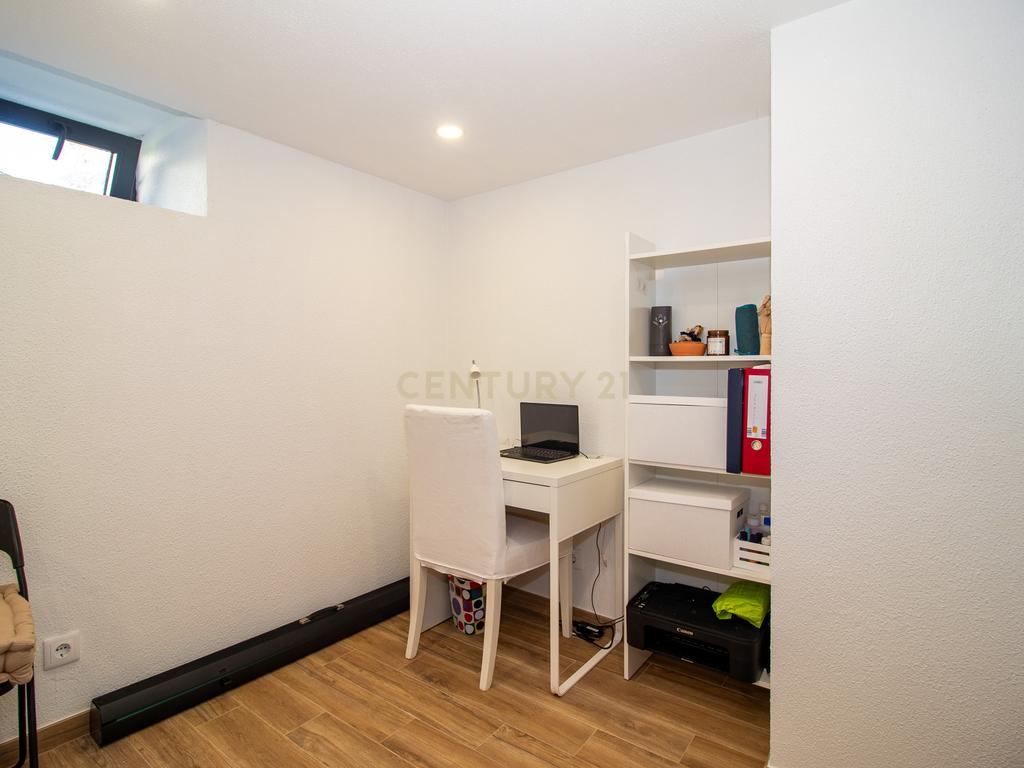 Vivendo o Sonho: Luxuosa Moradia T5 em Albarraque com Espaço de Lazer para Crianças - Image 59