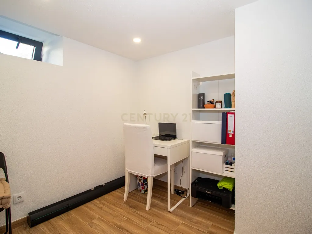 Vivendo o Sonho: Luxuosa Moradia T5 em Albarraque com Espaço de Lazer para Crianças - Image 59