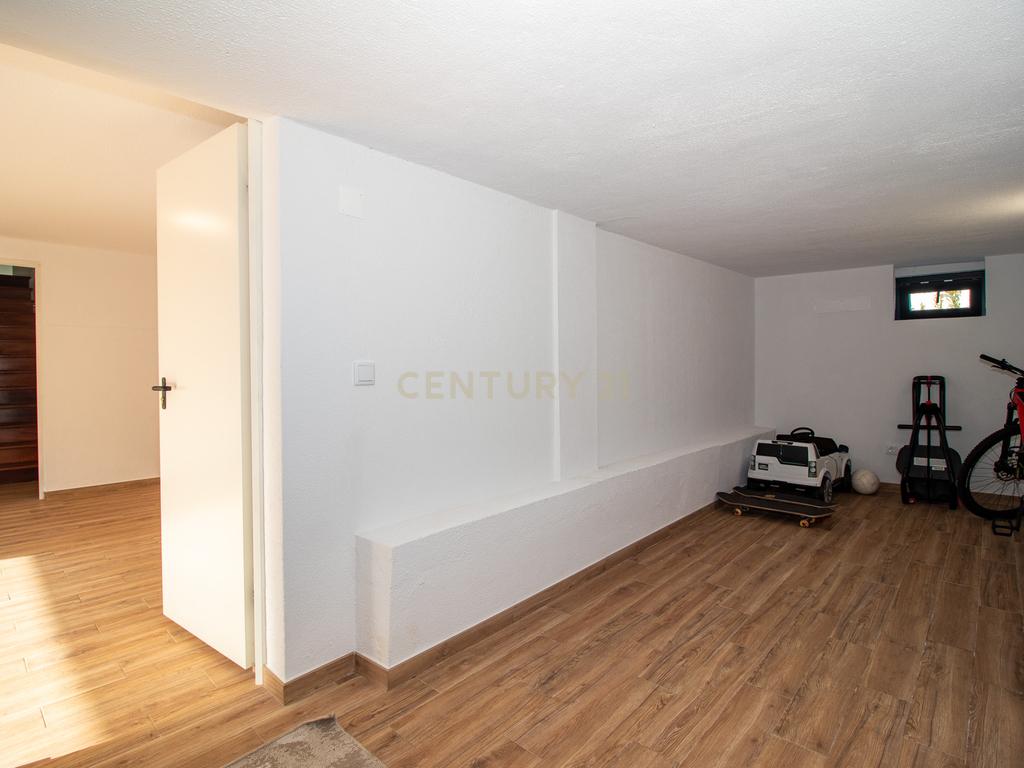 Vivendo o Sonho: Luxuosa Moradia T5 em Albarraque com Espaço de Lazer para Crianças - Image 63