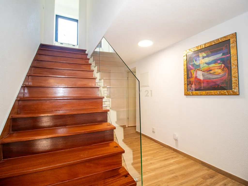 Vivendo o Sonho: Luxuosa Moradia T5 em Albarraque com Espaço de Lazer para Crianças - Image 54