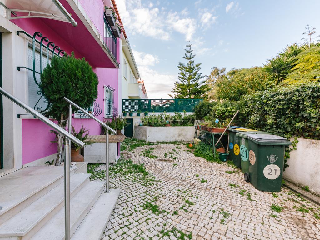 Ampla Moradia de 6 Quartos nos Olivais Velho .Conforto e Espaço em Localização Privilegiada - Image 2