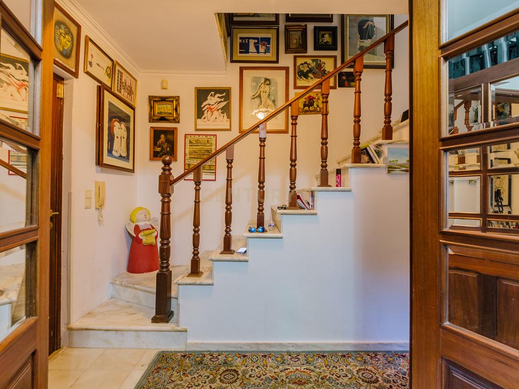 Ampla Moradia de 6 Quartos nos Olivais Velho .Conforto e Espaço em Localização Privilegiada - Image 3