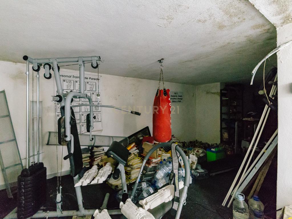 Ampla Moradia de 6 Quartos nos Olivais Velho .Conforto e Espaço em Localização Privilegiada - Image 20