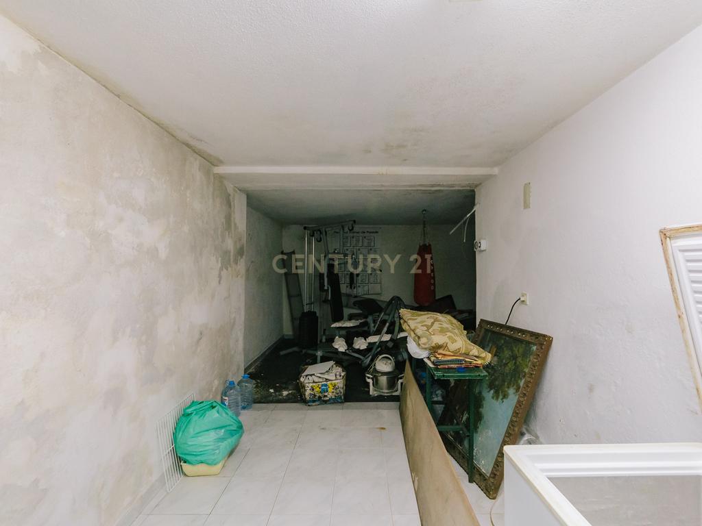 Ampla Moradia de 6 Quartos nos Olivais Velho .Conforto e Espaço em Localização Privilegiada - Image 19