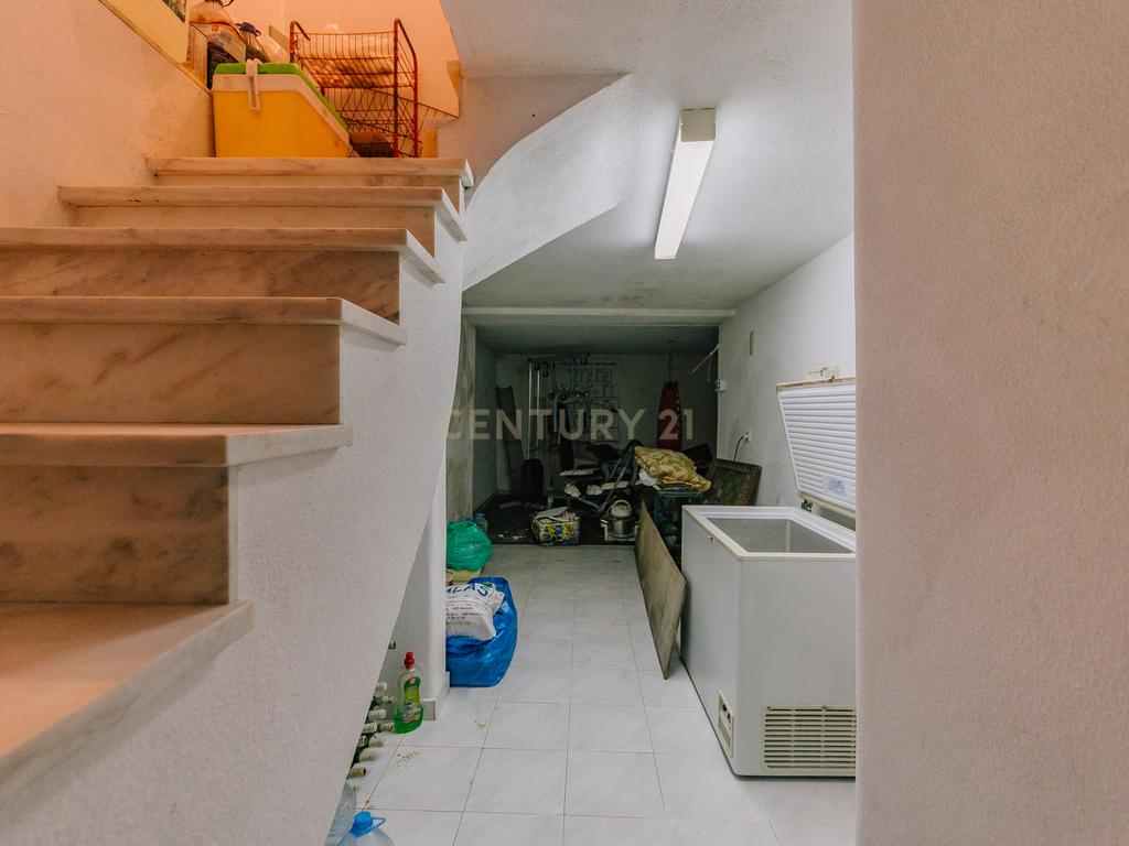 Ampla Moradia de 6 Quartos nos Olivais Velho .Conforto e Espaço em Localização Privilegiada - Image 23