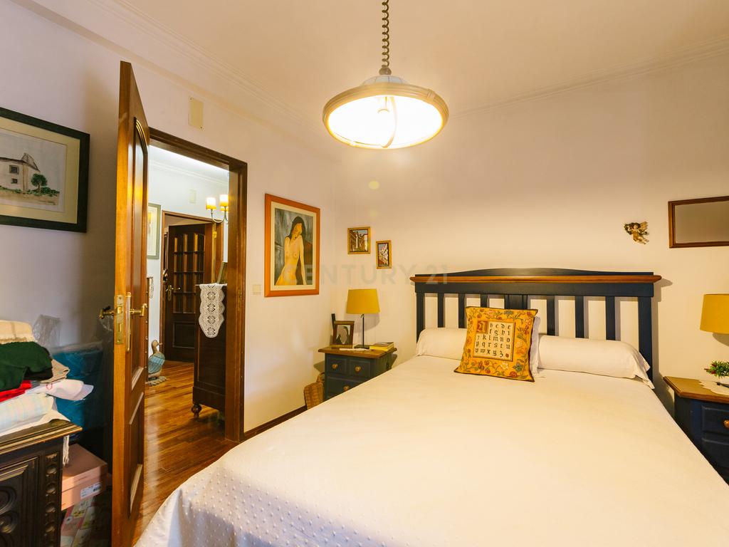 Ampla Moradia de 6 Quartos nos Olivais Velho .Conforto e Espaço em Localização Privilegiada - Image 25