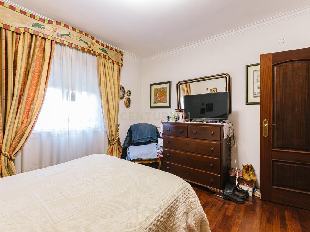 Ampla Moradia de 6 Quartos nos Olivais Velho .Conforto e Espaço em Localização Privilegiada - Image 26