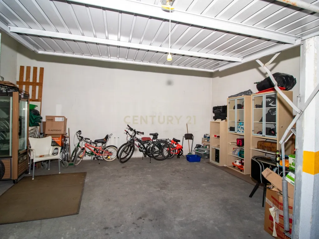 ** Excelente Loja c/ garagem situada em zona nobre na Urbanização da Ribeirada - Odivelas ** - Image 23