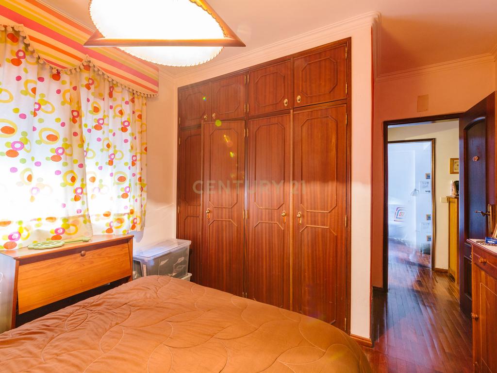 Ampla Moradia de 6 Quartos nos Olivais Velho .Conforto e Espaço em Localização Privilegiada - Image 33