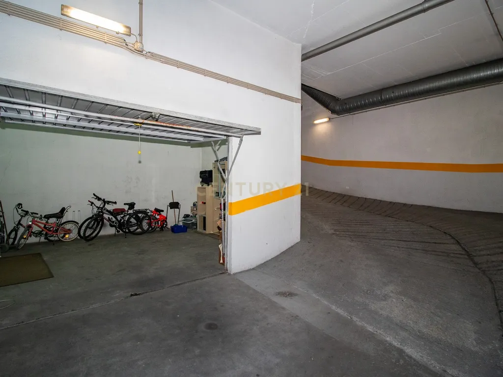 ** Excelente Loja c/ garagem situada em zona nobre na Urbanização da Ribeirada - Odivelas ** - Image 22
