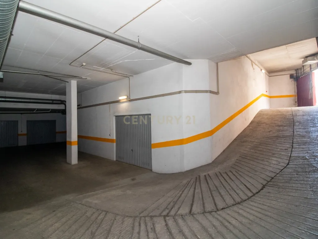 ** Excelente Loja c/ garagem situada em zona nobre na Urbanização da Ribeirada - Odivelas ** - Image 21