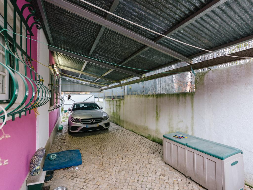 Ampla Moradia de 6 Quartos nos Olivais Velho .Conforto e Espaço em Localização Privilegiada - Image 49