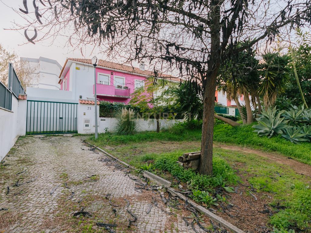 Ampla Moradia de 6 Quartos nos Olivais Velho .Conforto e Espaço em Localização Privilegiada - Image 40