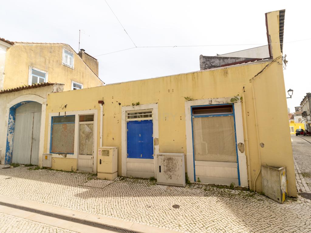 Edifício Espaçoso em Marinha Grande - Oportunidade Única! - Image 18