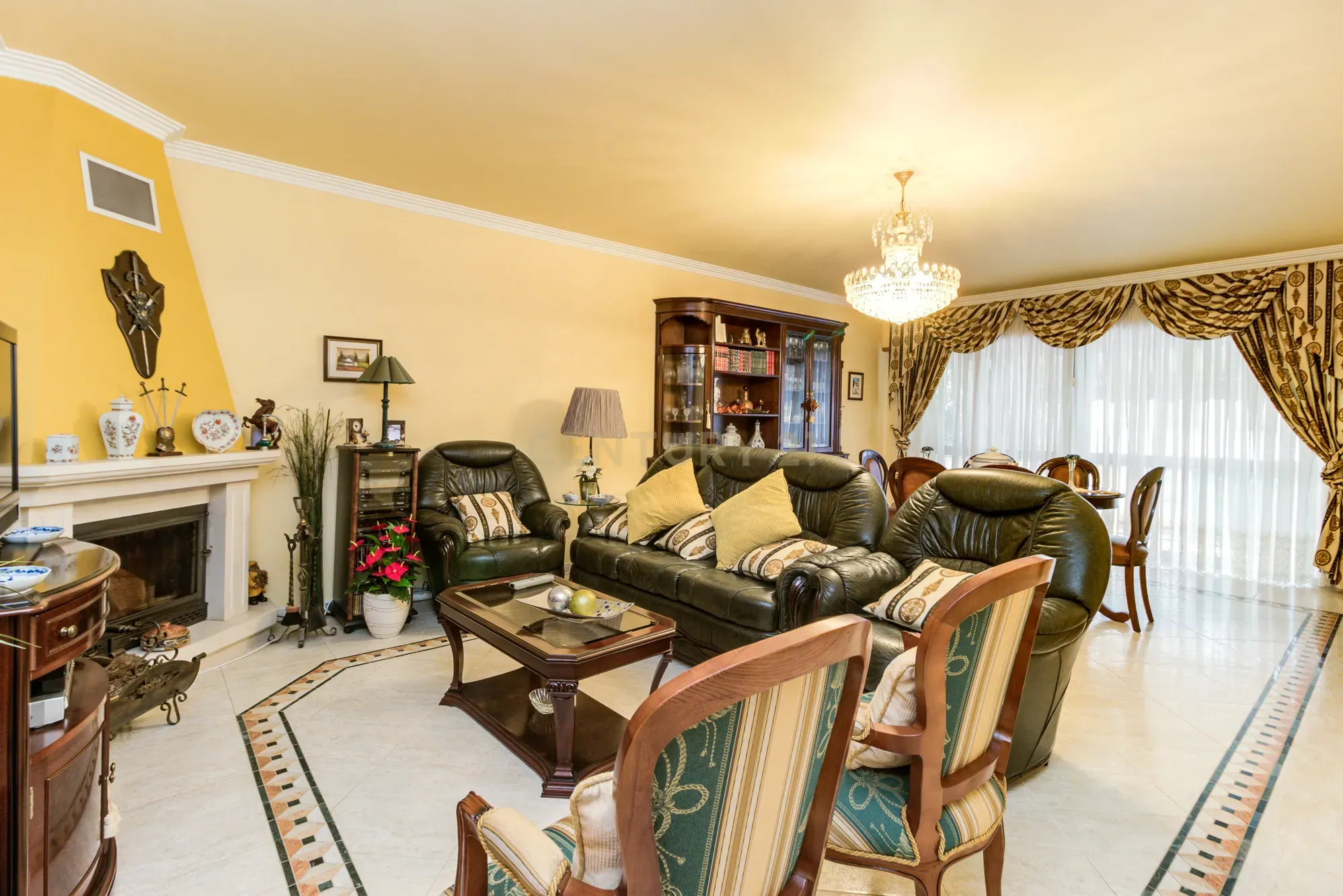 Excelente apartamento T3 em Massamá Norte (garagem BOX e arrecadação) - Image 1