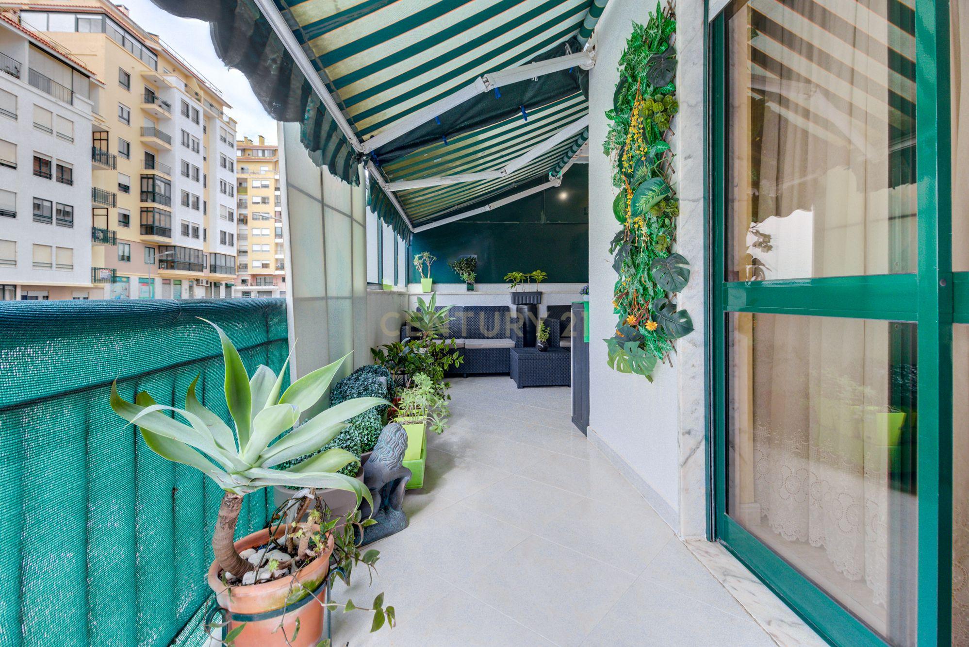 Excelente apartamento T3 em Massamá Norte (garagem BOX e arrecadação) - Image 6