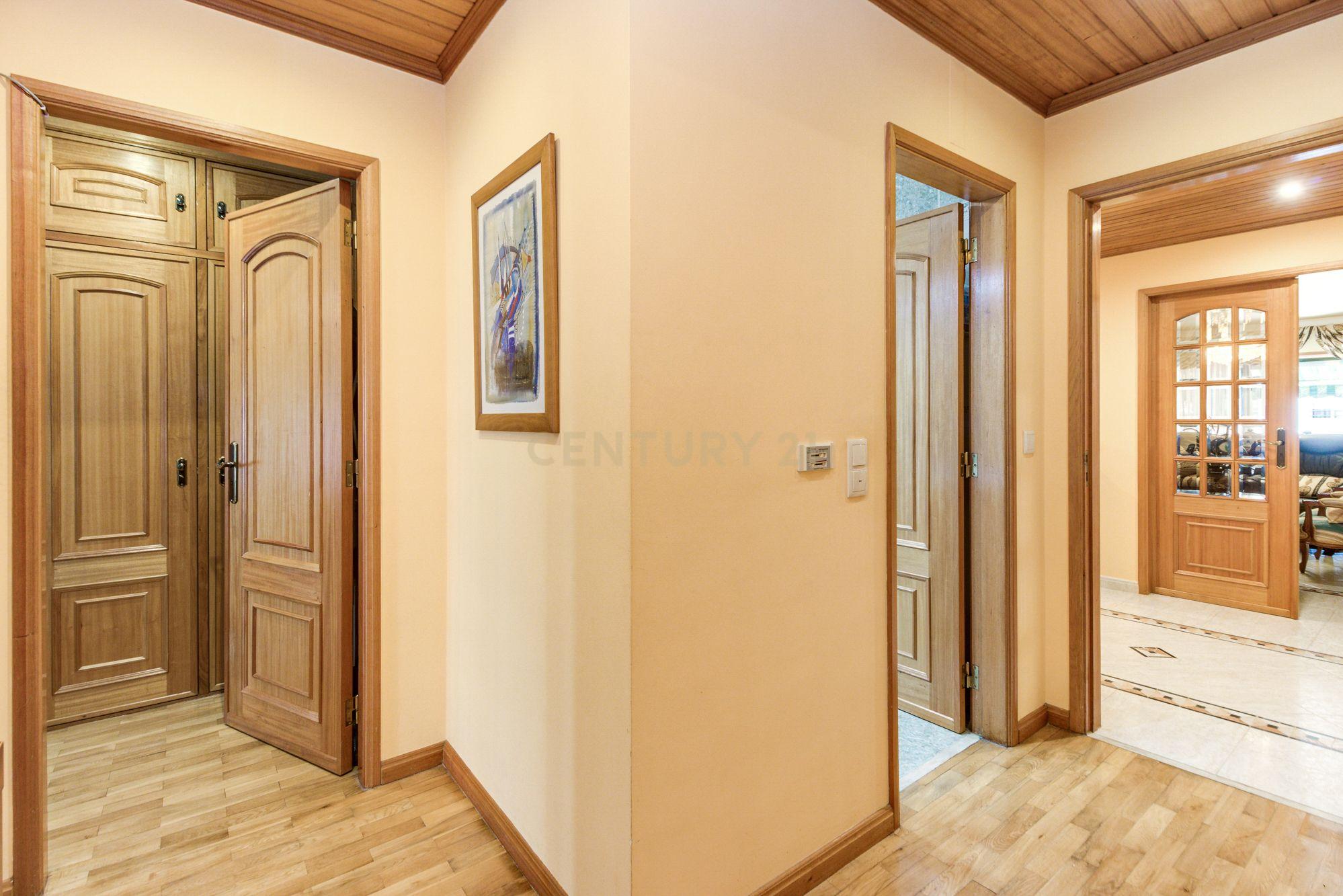 Excelente apartamento T3 em Massamá Norte (garagem BOX e arrecadação) - Image 18