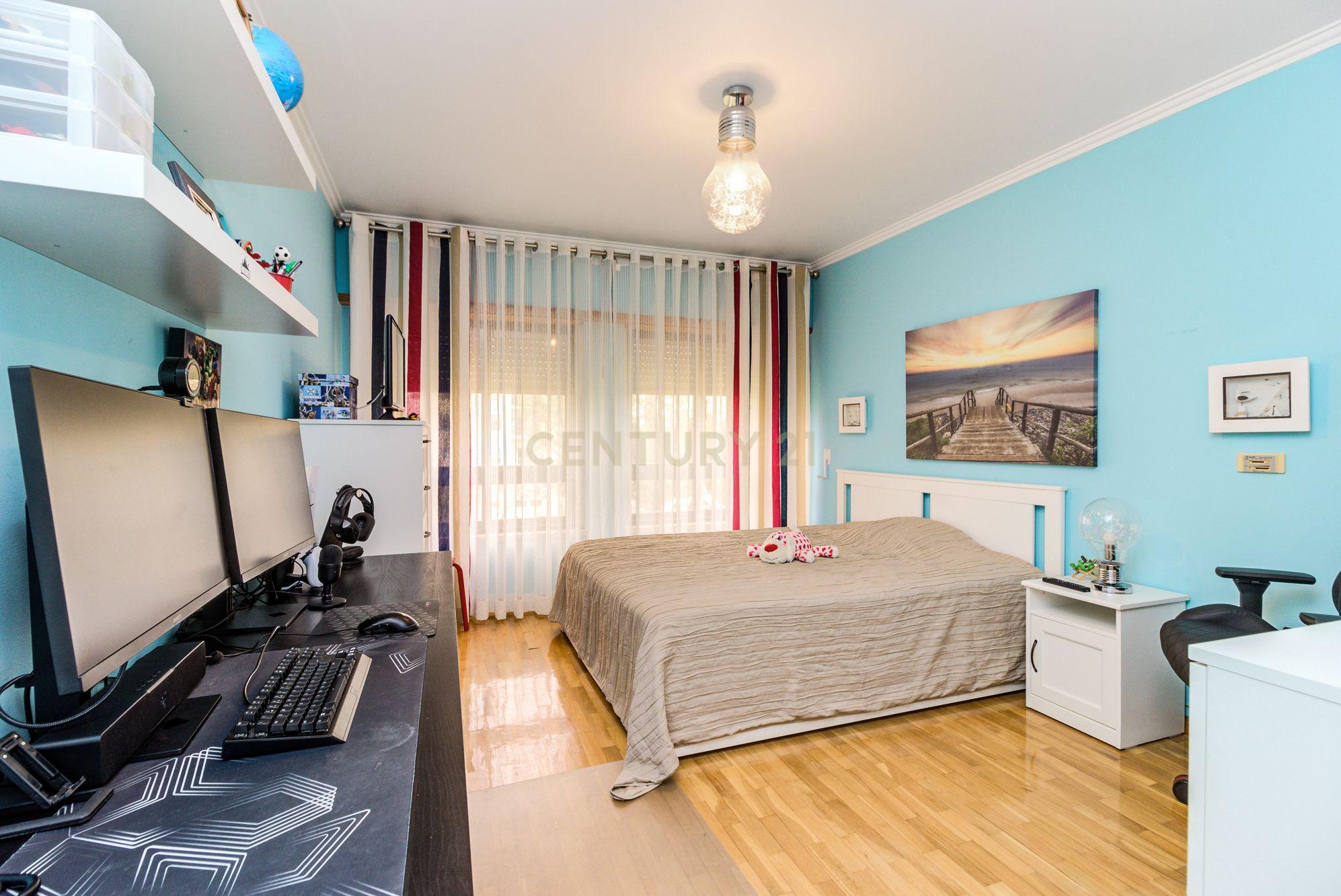 Excelente apartamento T3 em Massamá Norte (garagem BOX e arrecadação) - Image 20